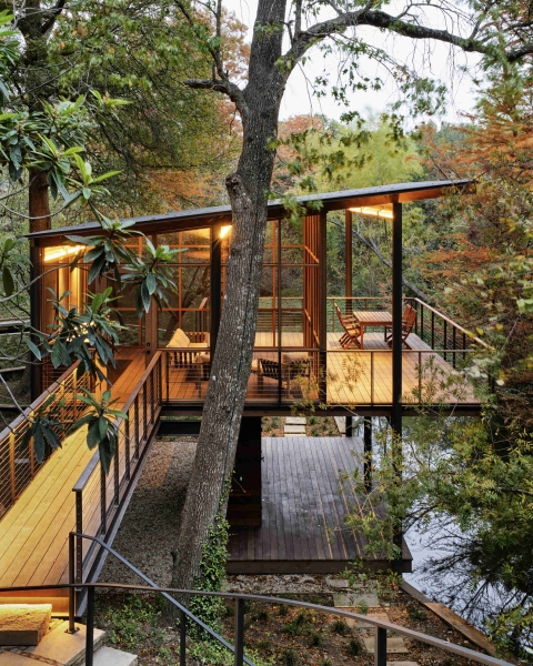 Floating over a creek, this elevated hideaway turns the forest into a living room