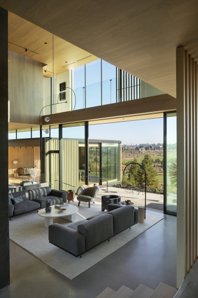Inside a Striking Home Framed by Floor-to-Ceiling Glass Walls