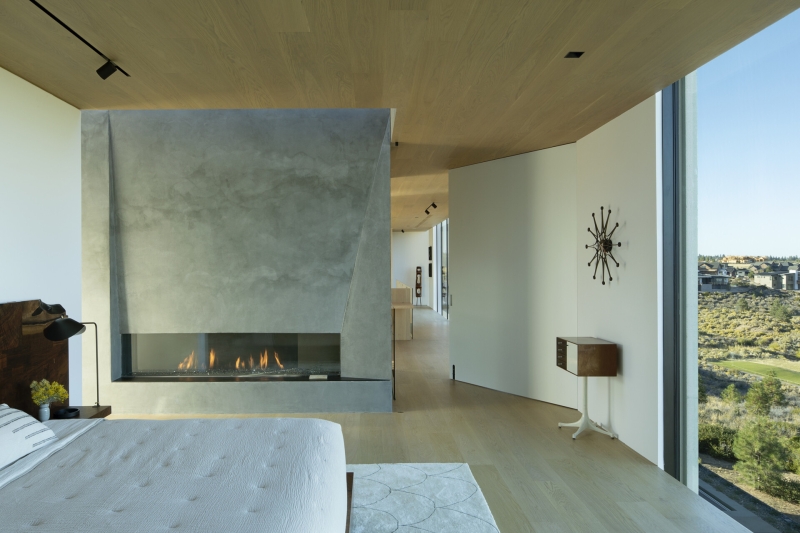 Inside a Striking Home Framed by Floor-to-Ceiling Glass Walls
