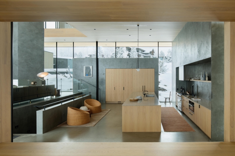 Inside a Striking Home Framed by Floor-to-Ceiling Glass Walls