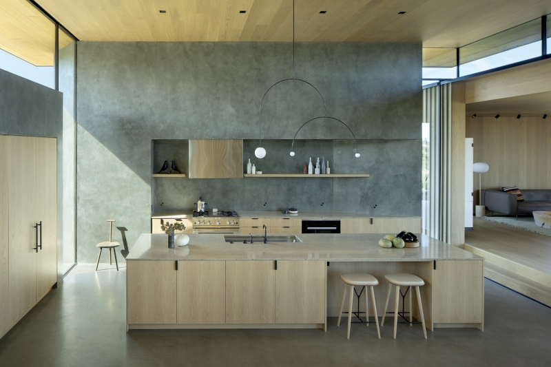 Inside a Striking Home Framed by Floor-to-Ceiling Glass Walls