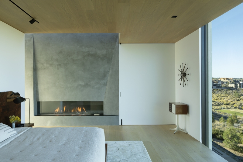 Inside a Striking Home Framed by Floor-to-Ceiling Glass Walls