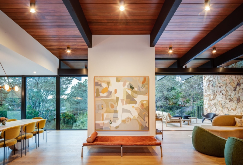 Mid-Century Modern Lines Shape This Light-Filled Home