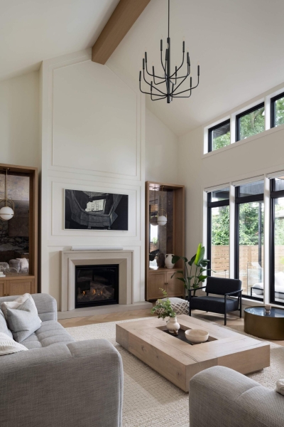The calm dining room that hides a bold surprise nearby