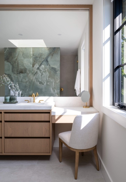 The calm dining room that hides a bold surprise nearby