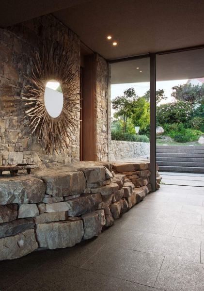 This Coastal Home Feels Sculptural Yet Warm