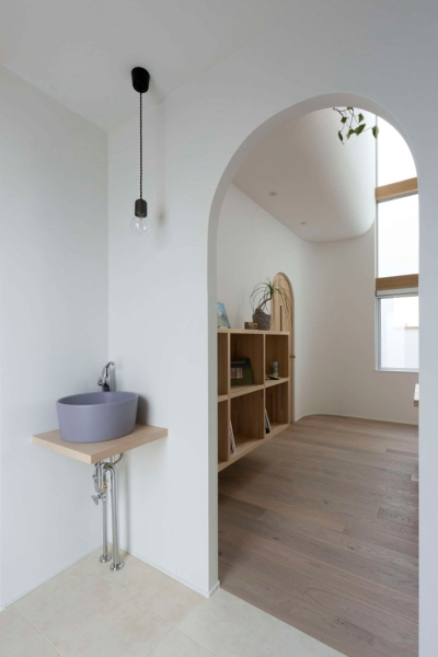 This Japanese House Shows the Beauty of Soft Curves