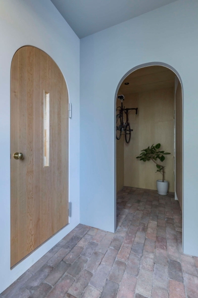 This Japanese House Shows the Beauty of Soft Curves