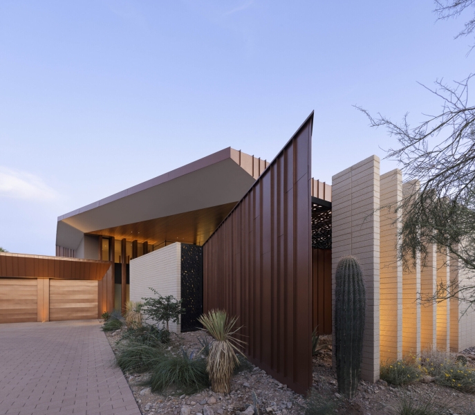 This Sleek Desert House Glows at Sunset with Stunning Reflections