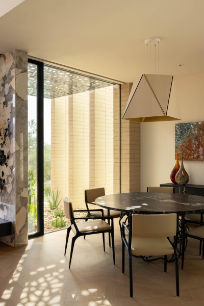 This Sleek Desert House Glows at Sunset with Stunning Reflections