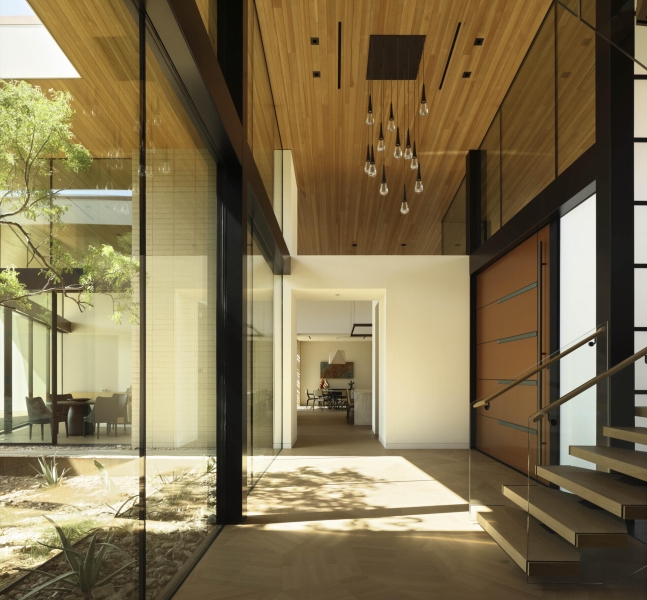 This Sleek Desert House Glows at Sunset with Stunning Reflections