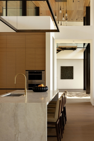This Sleek Desert House Glows at Sunset with Stunning Reflections