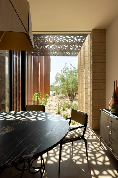 This Sleek Desert House Glows at Sunset with Stunning Reflections