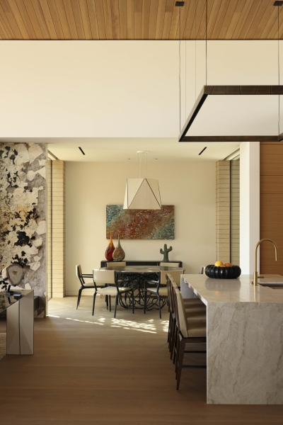 This Sleek Desert House Glows at Sunset with Stunning Reflections