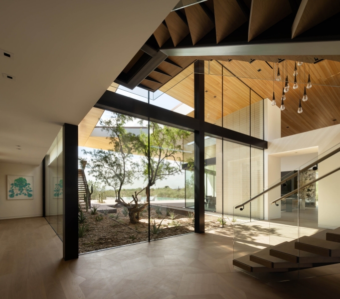 This Sleek Desert House Glows at Sunset with Stunning Reflections