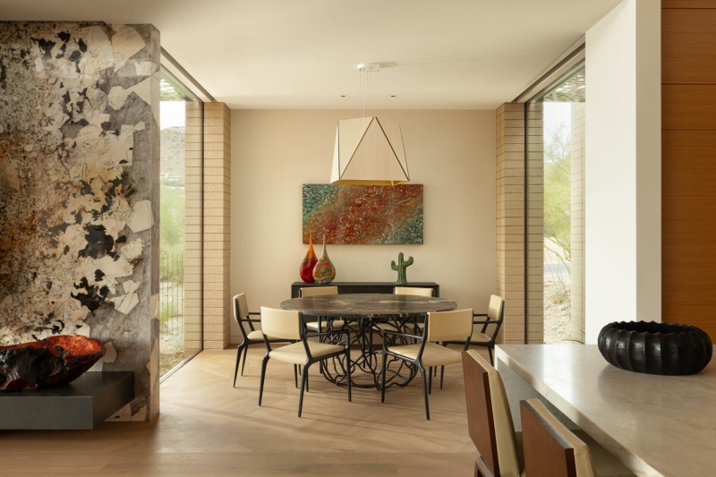 This Sleek Desert House Glows at Sunset with Stunning Reflections