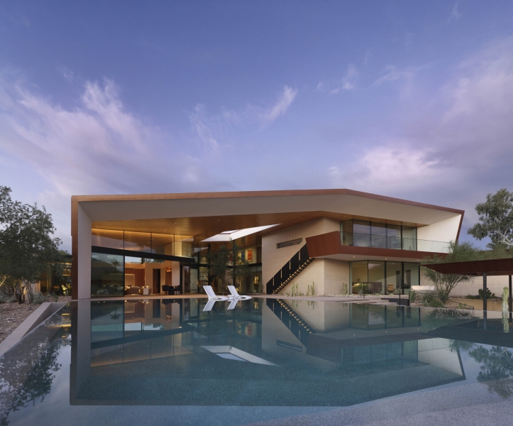 This Sleek Desert House Glows at Sunset with Stunning Reflections