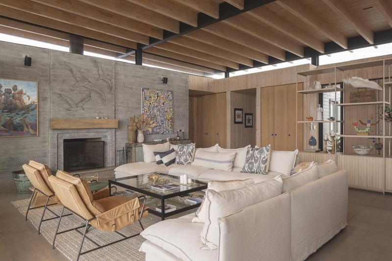 A Coastal House That Opens North to the Sea