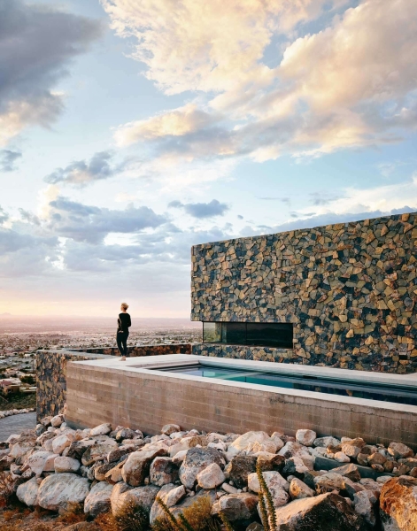 A Desert Home Where Wilderness Meets Modern Comfort