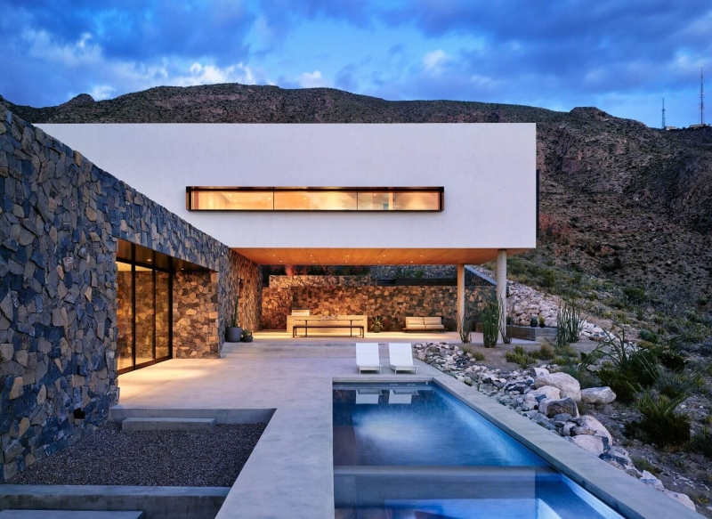 A Desert Home Where Wilderness Meets Modern Comfort