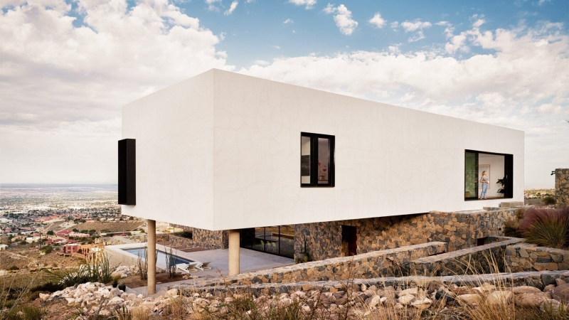 A Desert Home Where Wilderness Meets Modern Comfort