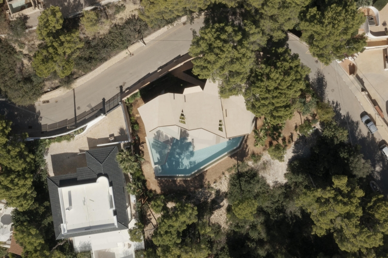 A Home That Unfolds Like a Sheet of Paper