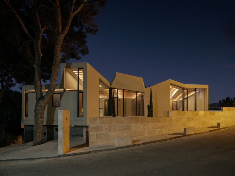 A Home That Unfolds Like a Sheet of Paper