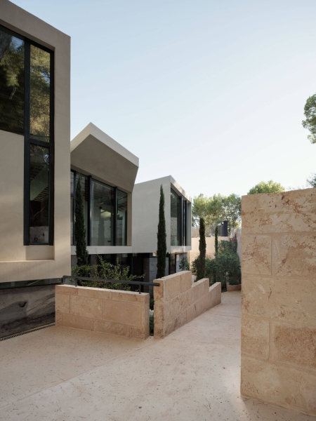 A Home That Unfolds Like a Sheet of Paper