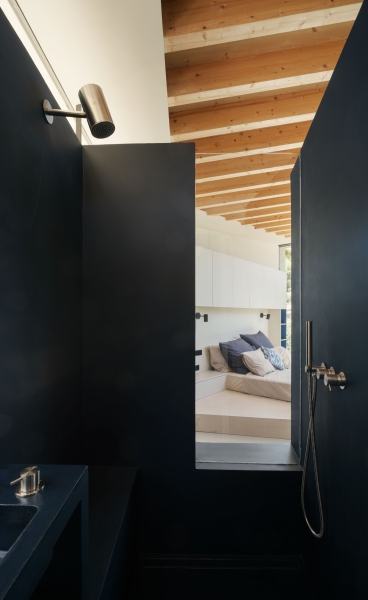 A Home That Unfolds Like a Sheet of Paper