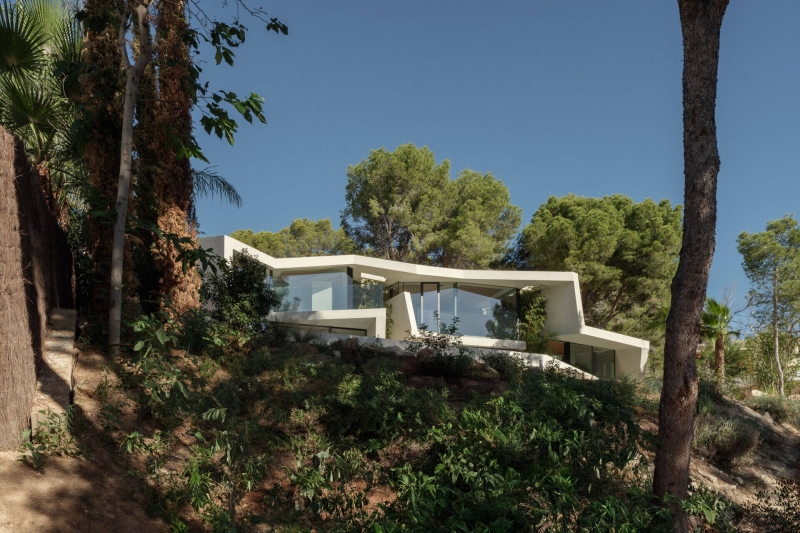 A Home That Unfolds Like a Sheet of Paper