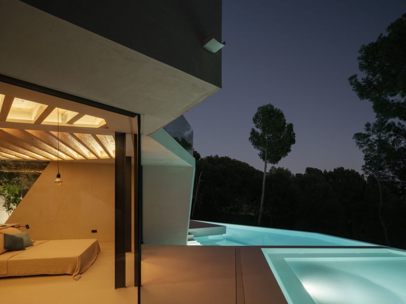 A Home That Unfolds Like a Sheet of Paper