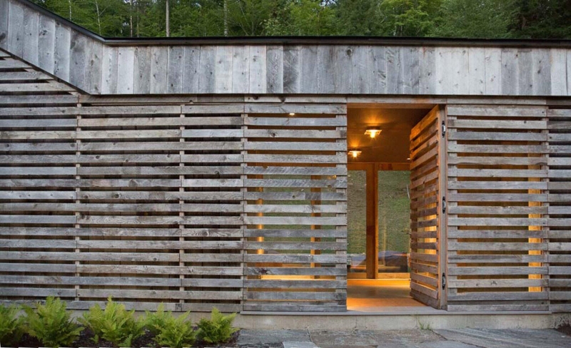A House Built From Reclaimed Fence Wood: How Weathered Boards Create Instant Character