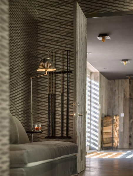 A House Built From Reclaimed Fence Wood: How Weathered Boards Create Instant Character