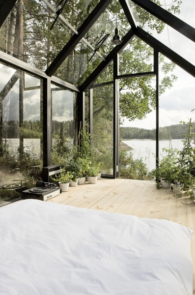 A Modular Greenhouse Where You Can Grow Plants and Rest