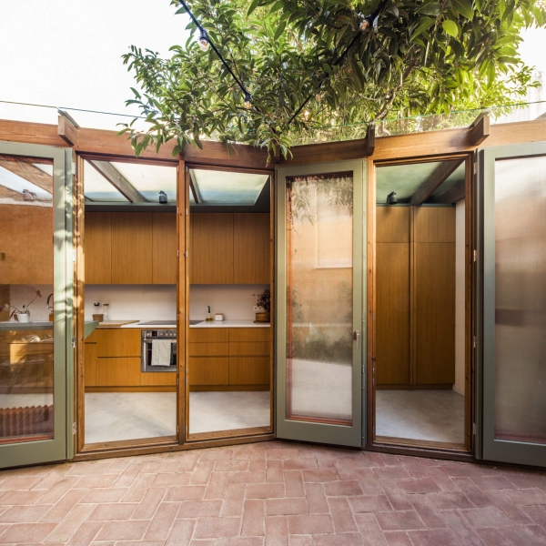 A sunlit kitchen addition that blurs indoors and outdoors