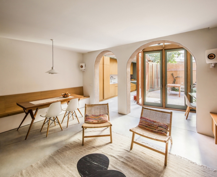 A sunlit kitchen addition that blurs indoors and outdoors
