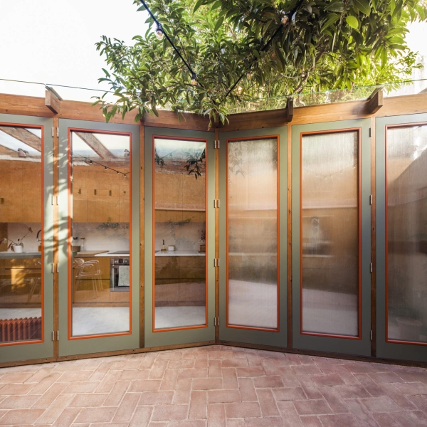 A sunlit kitchen addition that blurs indoors and outdoors