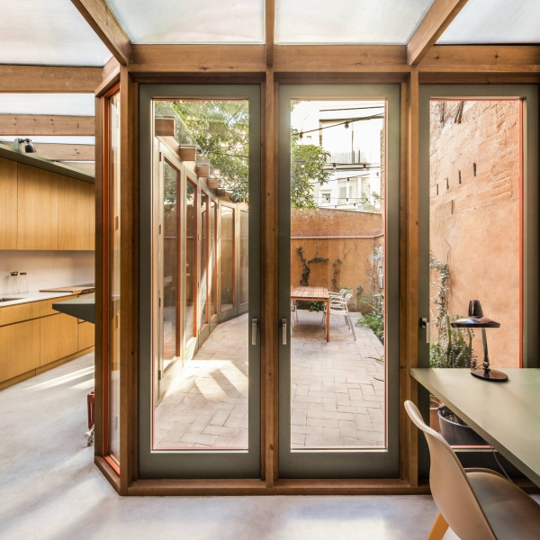 A sunlit kitchen addition that blurs indoors and outdoors
