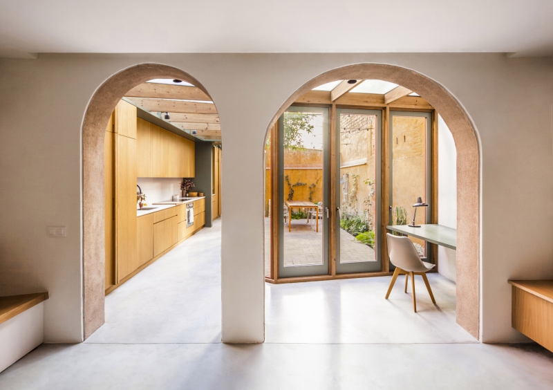 A sunlit kitchen addition that blurs indoors and outdoors