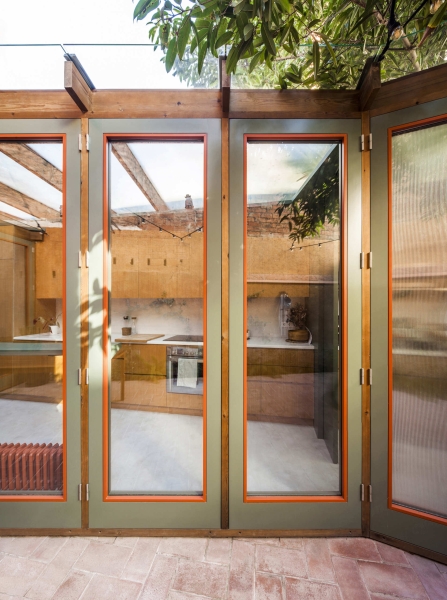 A sunlit kitchen addition that blurs indoors and outdoors