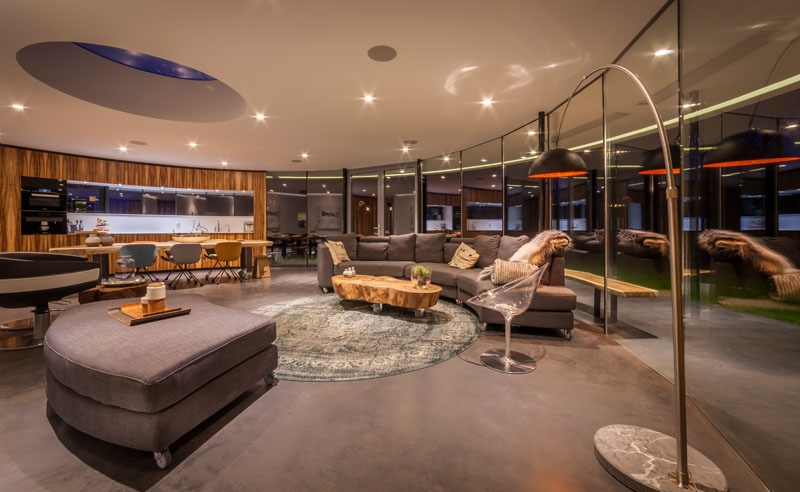 Inside a Small Circular Home That Embraces Life With Two Dogs