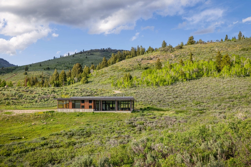 Inside the off-grid house that feels bigger than it is