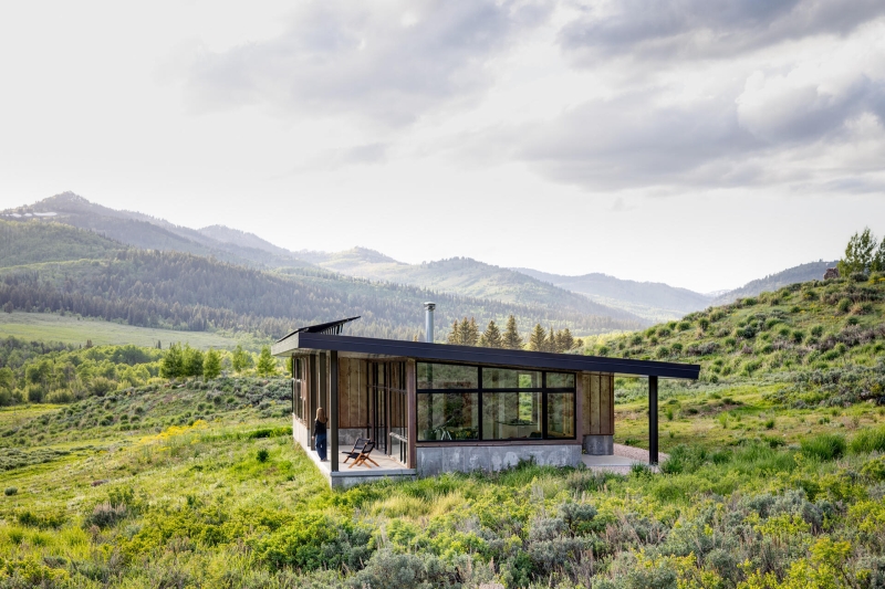 Inside the off-grid house that feels bigger than it is