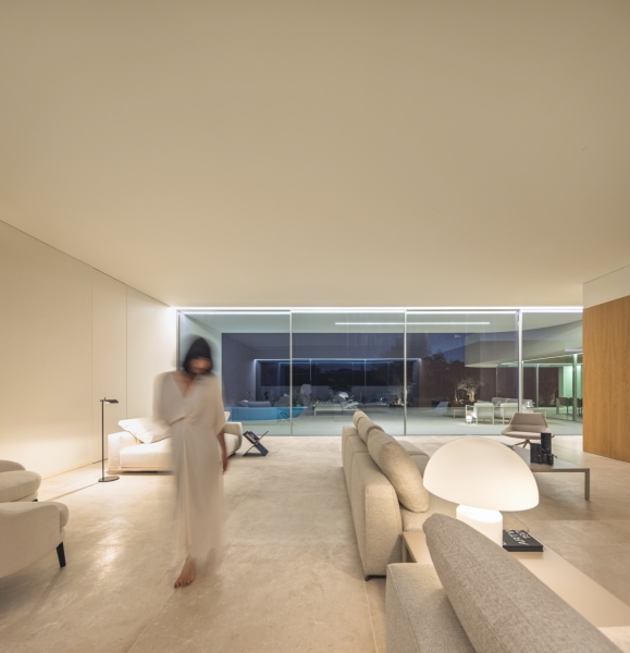 The Home That Flows Like a Sculpture
