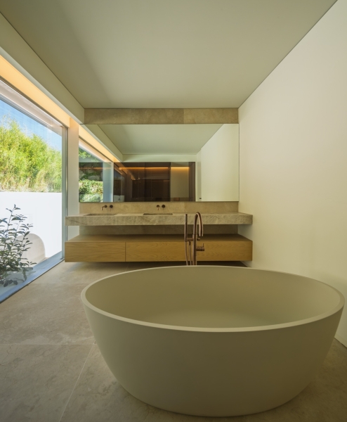 The Home That Flows Like a Sculpture