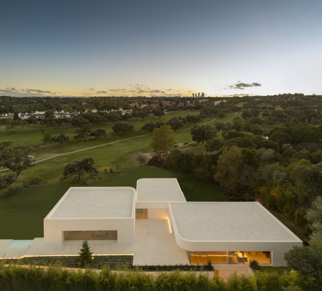The Home That Flows Like a Sculpture