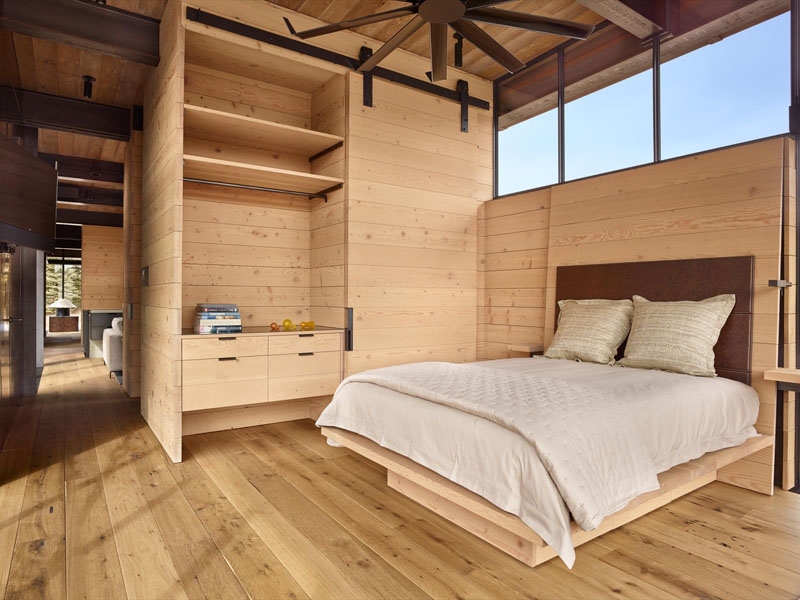 The Industrial Mountain House That Frames Nature Like Art