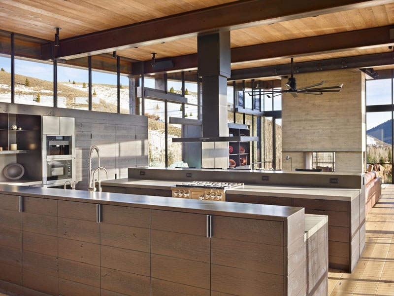 The Industrial Mountain House That Frames Nature Like Art
