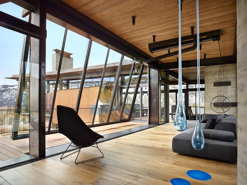 The Industrial Mountain House That Frames Nature Like Art