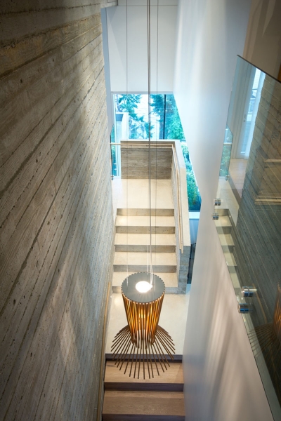 The infinity-edge pool that makes the ocean part of the house